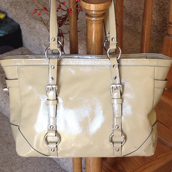 Coach purse. - Picture 2 of 5